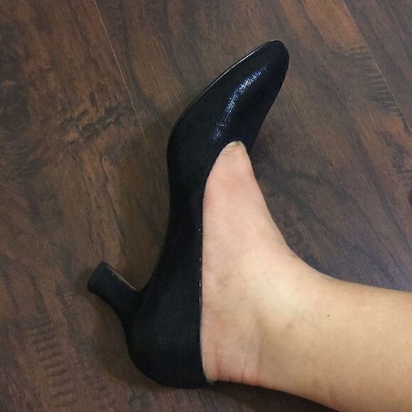 7.5 AAAA Black Pumps by Salvatore Ferragamo - Picture 1 of 7